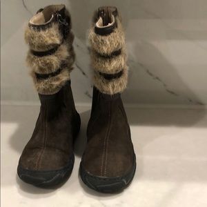 Baby boots with fur